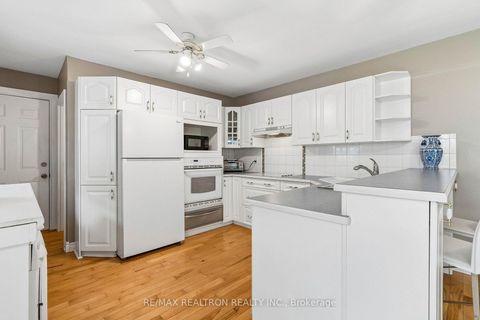 Photo 8 at 957 JANETTE Street, Leslie Valley, Newmarket