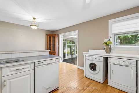 Photo 11 at 957 JANETTE Street, Leslie Valley, Newmarket
