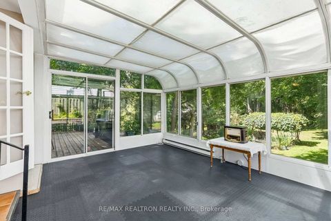 Photo 12 at 957 JANETTE Street, Leslie Valley, Newmarket