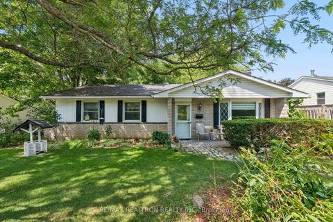 Photo 35 at 957 JANETTE Street, Leslie Valley, Newmarket