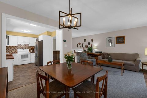Photo 1 at 5 Barwick Drive, West Bayfield, Barrie