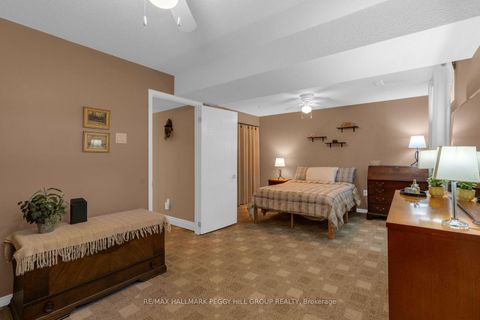 Photo 11 at 5 Barwick Drive, West Bayfield, Barrie