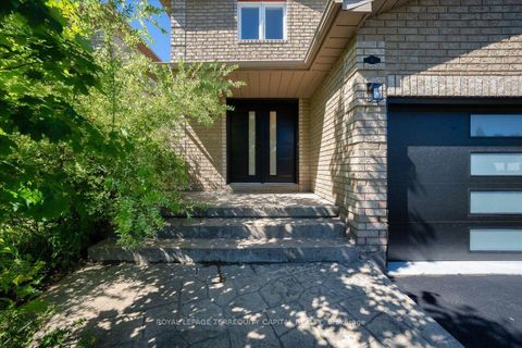Photo 1 at 4 Cassandra Drive, East Bayfield, Barrie