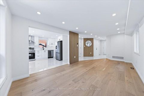 Photo 10 at 4 Cassandra Drive, East Bayfield, Barrie