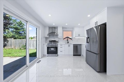 Photo 11 at 4 Cassandra Drive, East Bayfield, Barrie