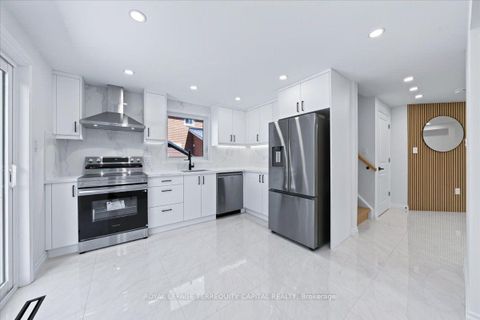 Photo 12 at 4 Cassandra Drive, East Bayfield, Barrie