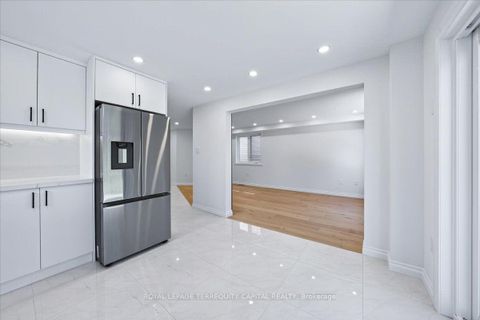 Photo 13 at 4 Cassandra Drive, East Bayfield, Barrie