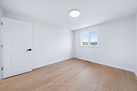 Photo 23 at 4 Cassandra Drive, East Bayfield, Barrie