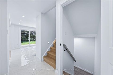 Photo 27 at 4 Cassandra Drive, East Bayfield, Barrie