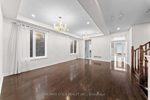 Photo 3 at 600 Mactier Drive, Kleinburg, Vaughan