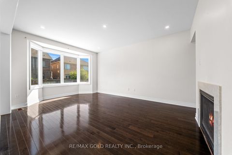 Photo 8 at 600 Mactier Drive, Kleinburg, Vaughan