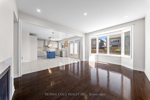 Photo 9 at 600 Mactier Drive, Kleinburg, Vaughan