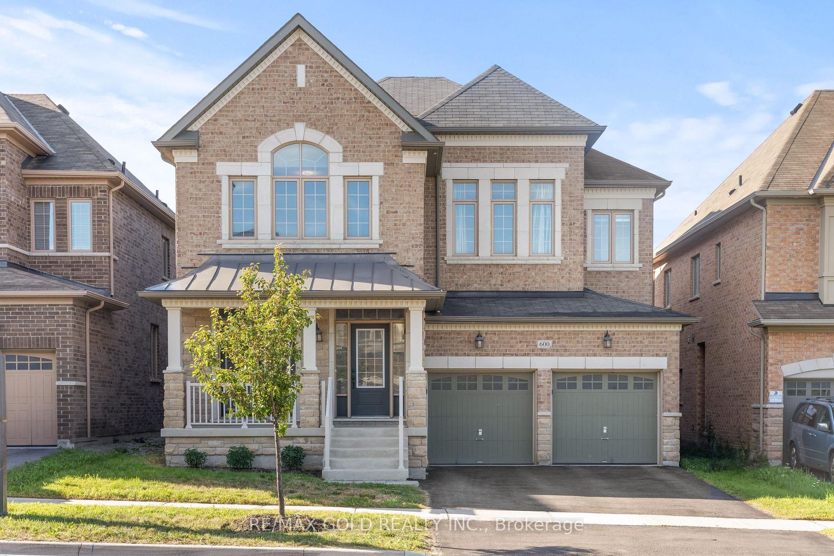 600 Mactier Drive, Kleinburg, Vaughan photo number 2