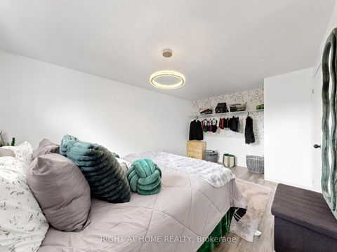 Photo 32 at 207 Hickling Trail, Grove East, Barrie