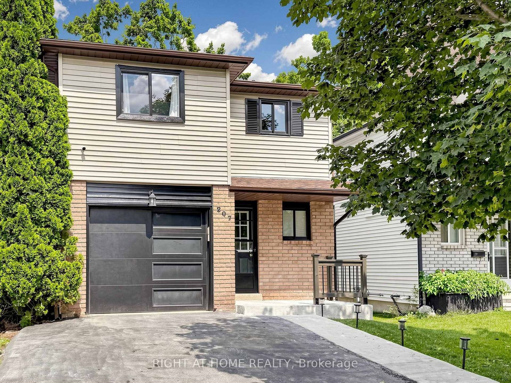 207 Hickling Trail, Grove East, Barrie photo 4