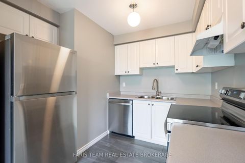 Photo 3 at 76 - 243 Ferndale Drive S, Ardagh, Barrie