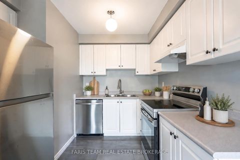 Photo 4 at 76 - 243 Ferndale Drive S, Ardagh, Barrie