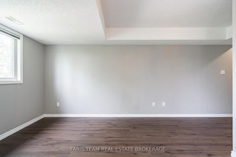 Photo 12 at 76 - 243 Ferndale Drive S, Ardagh, Barrie