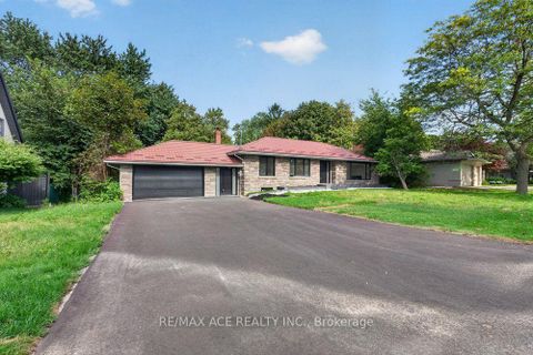 Photo 1 at 11 Faircroft Boulevard, Cliffcrest, Toronto