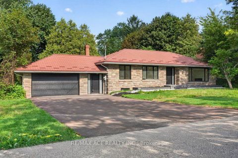 Photo 2 at 11 Faircroft Boulevard, Cliffcrest, Toronto