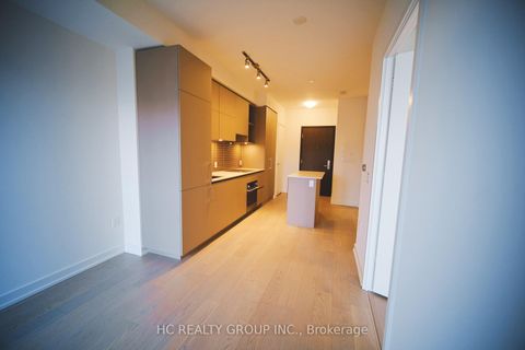 Photo 3 at 4512 - 1 Yorkville Avenue, Annex, Toronto