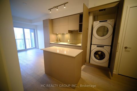 Photo 6 at 4512 - 1 Yorkville Avenue, Annex, Toronto