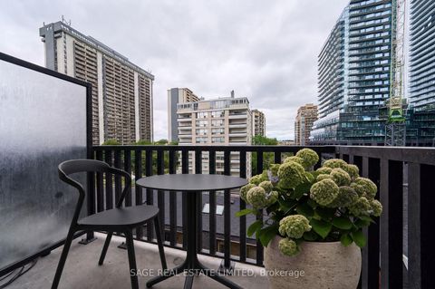 Photo 13 at 608 - 109 Erskine Avenue, Mount Pleasant West, Toronto