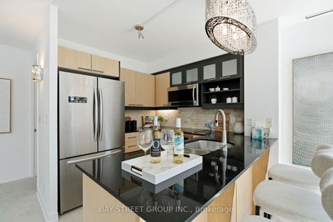 Photo 10 at 925 - 36 Blue Jays Way, Waterfront Communities C1, Toronto