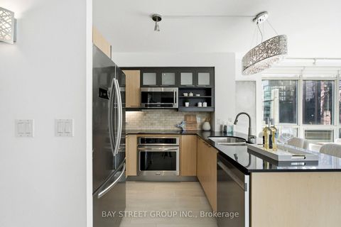 Photo 11 at 925 - 36 Blue Jays Way, Waterfront Communities C1, Toronto