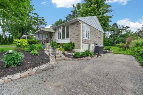 Photo 2 at 9 Vine Street, Sunnidale, Barrie
