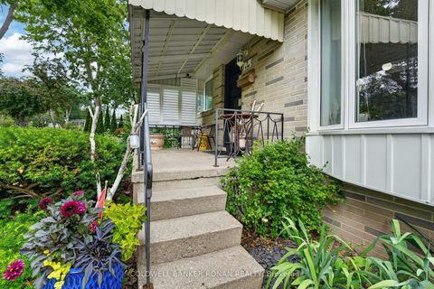 Photo 3 at 9 Vine Street, Sunnidale, Barrie