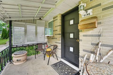 Photo 4 at 9 Vine Street, Sunnidale, Barrie