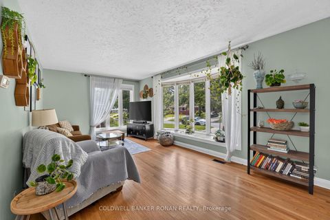 Photo 10 at 9 Vine Street, Sunnidale, Barrie