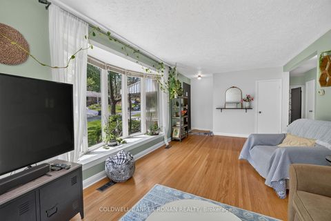 Photo 11 at 9 Vine Street, Sunnidale, Barrie