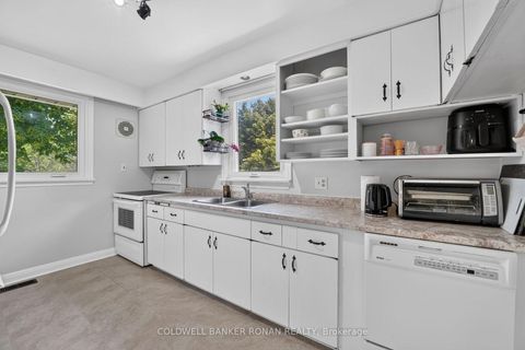 Photo 18 at 9 Vine Street, Sunnidale, Barrie