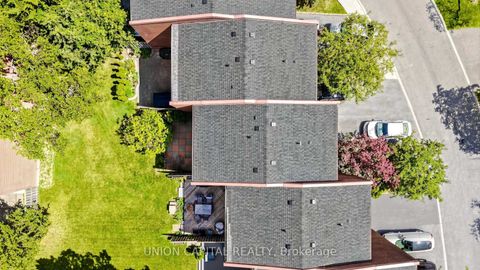 Photo 2 at 6 Windy Golf Way, Flemingdon Park, Toronto