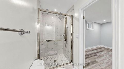 Photo 14 at 6 Windy Golf Way, Flemingdon Park, Toronto