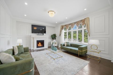 Photo 12 at 33 Keatley Drive, Patterson, Vaughan