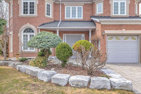 Photo 2 at 6 White Oak Crescent, Langstaff, Richmond Hill