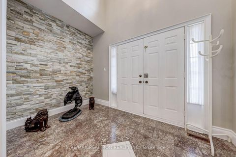 Photo 4 at 6 White Oak Crescent, Langstaff, Richmond Hill