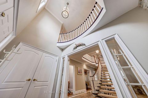 Photo 5 at 6 White Oak Crescent, Langstaff, Richmond Hill