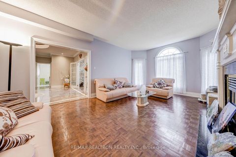 Photo 8 at 6 White Oak Crescent, Langstaff, Richmond Hill