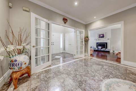 Photo 9 at 6 White Oak Crescent, Langstaff, Richmond Hill