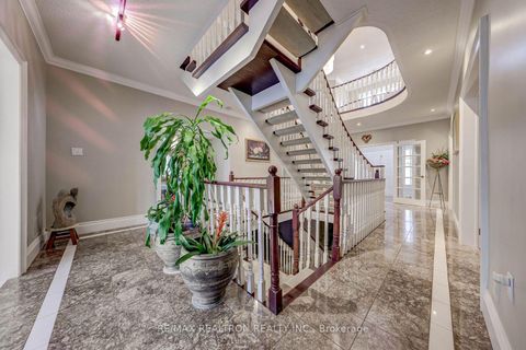 Photo 13 at 6 White Oak Crescent, Langstaff, Richmond Hill