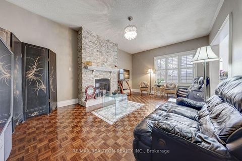 Photo 14 at 6 White Oak Crescent, Langstaff, Richmond Hill