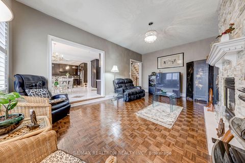 Photo 15 at 6 White Oak Crescent, Langstaff, Richmond Hill