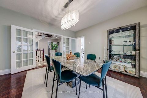 Photo 23 at 6 White Oak Crescent, Langstaff, Richmond Hill