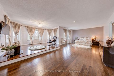 Photo 24 at 6 White Oak Crescent, Langstaff, Richmond Hill