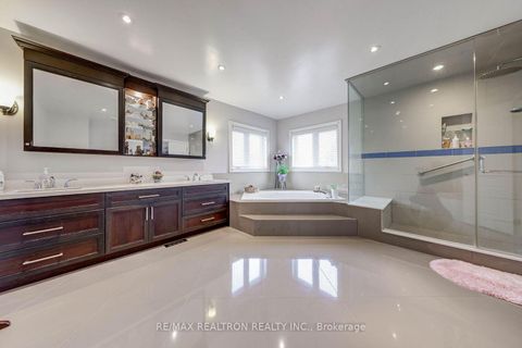 Photo 26 at 6 White Oak Crescent, Langstaff, Richmond Hill