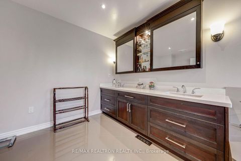Photo 27 at 6 White Oak Crescent, Langstaff, Richmond Hill